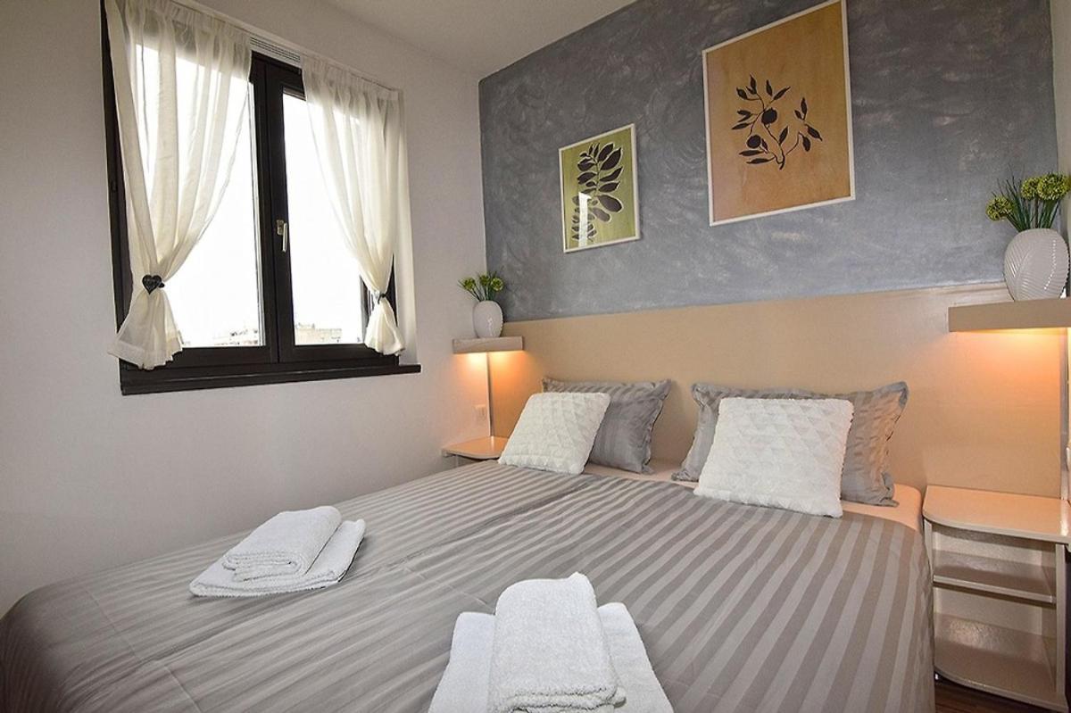 Sole Pula Apartman-Near Beach ภายนอก รูปภาพ