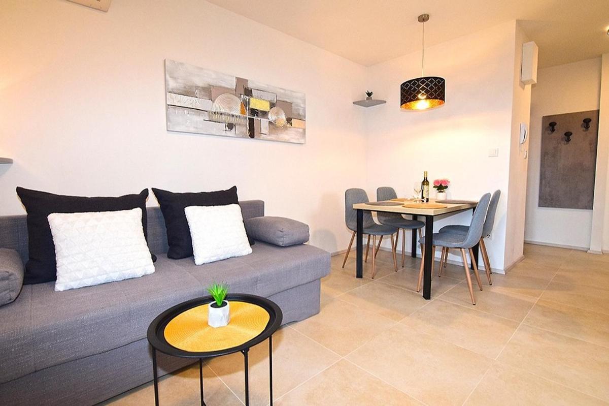 Sole Pula Apartman-Near Beach ภายนอก รูปภาพ