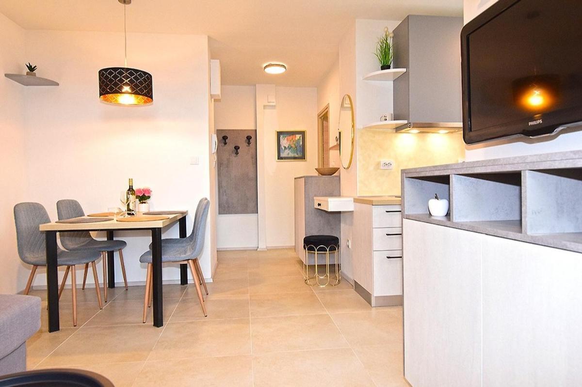 Sole Pula Apartman-Near Beach ภายนอก รูปภาพ